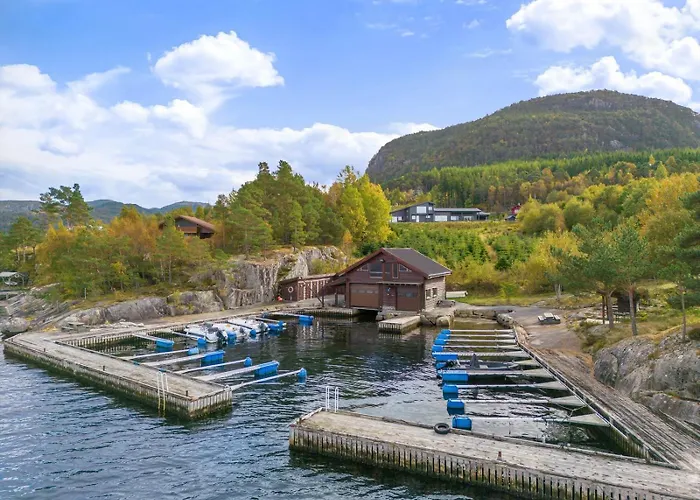 Charming House Located By The Fjord With The Pultpitrock Within Short Distance