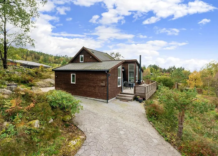 Charming House Located By The Fjord With The Pultpitrock Within Short Distance
