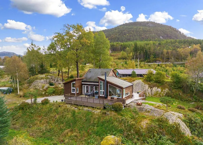 Charming House Located By The Fjord With The Pultpitrock Within Short Distance