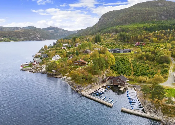 Charming House Located By The Fjord With The Pultpitrock Within Short Distance