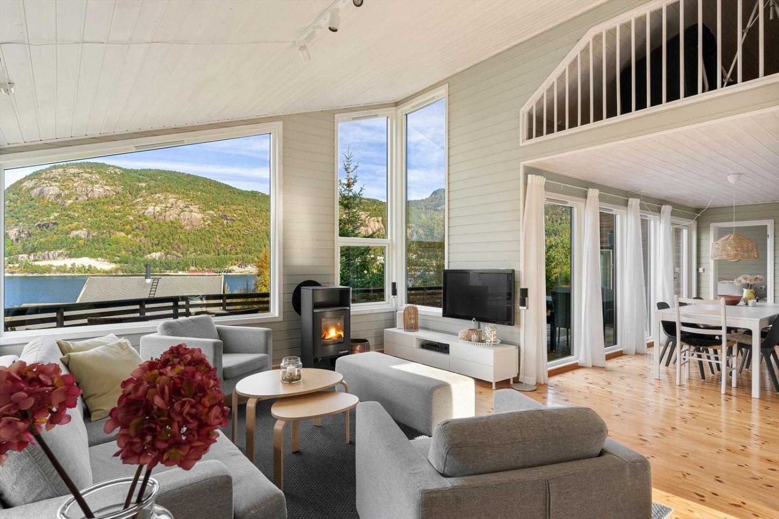 Charming House Located By The Fjord With The Pultpitrock Within Short Distance