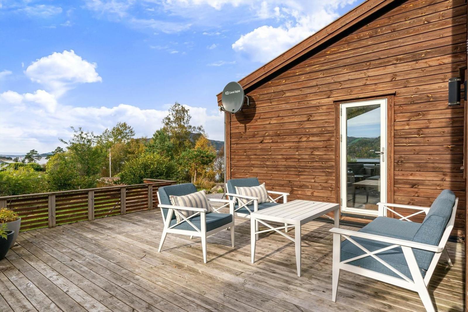 Charming House Located By The Fjord With The Pultpitrock Within Short Distance