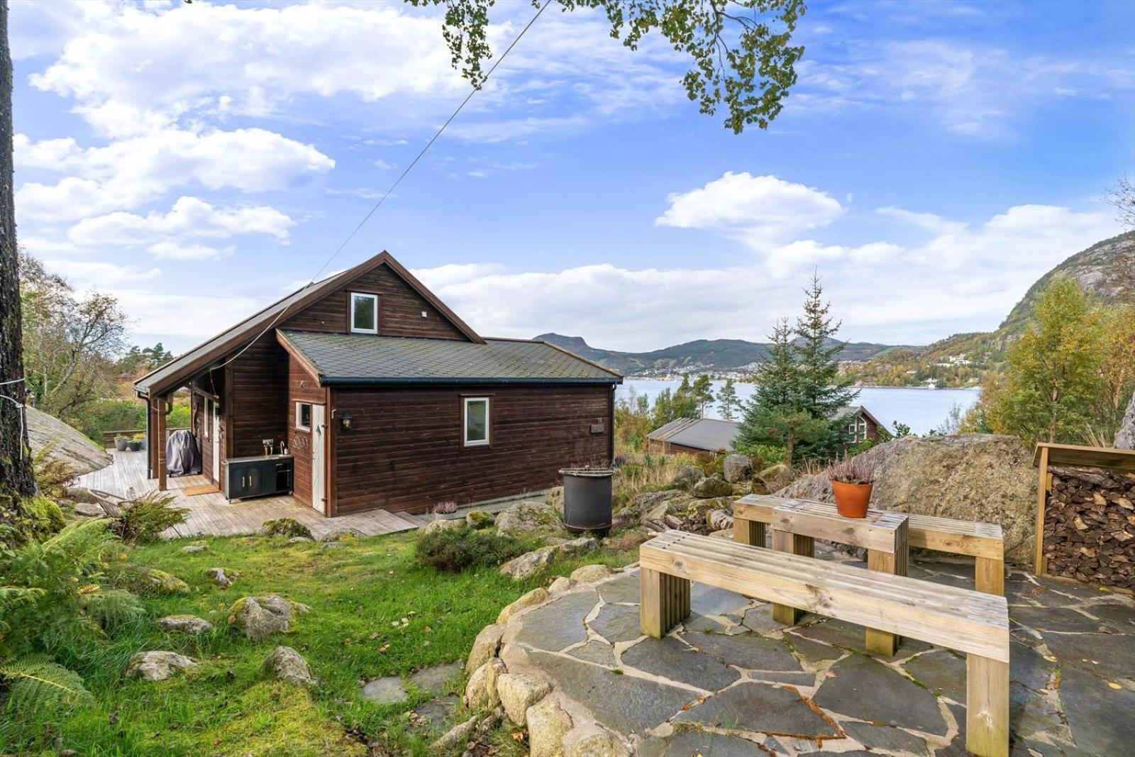Charming House Located By The Fjord With The Pultpitrock Within Short Distance Jorpeland