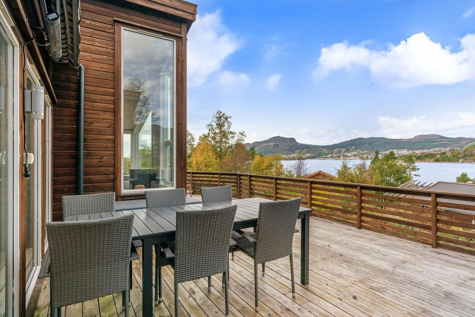 Charming House Located By The Fjord With The Pultpitrock Within Short Distance Jorpeland
