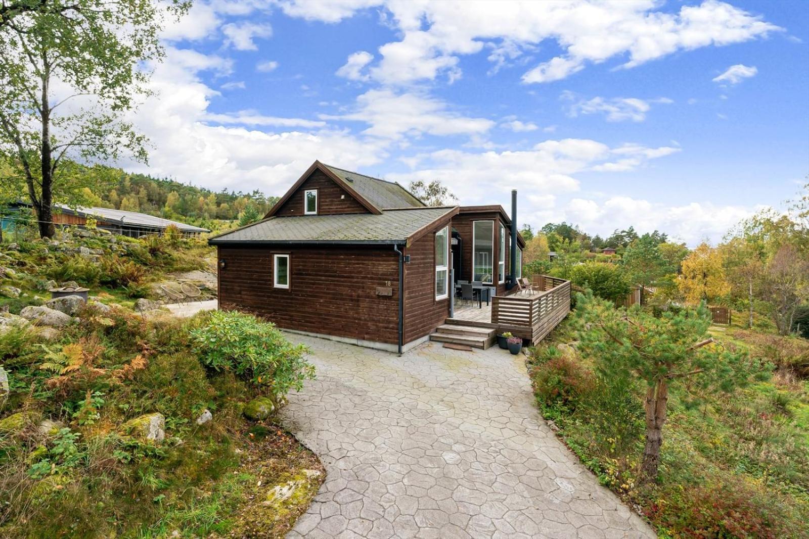 Charming House Located By The Fjord With The Pultpitrock Within Short Distance Jorpeland